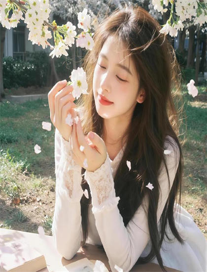 精准的探索《秘密间谍》的奥秘：隐藏细节与深层意义